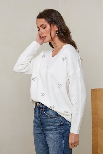 MO2505l   Pull col v avec des cœurs en strass